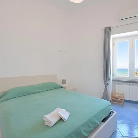 Finestra Sul Mare Di + A 50 Mt Holiday home Ischia