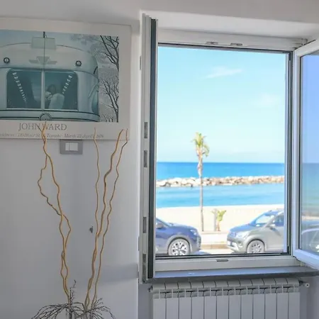 Finestra Sul Mare Di + A 50 Mt Holiday home